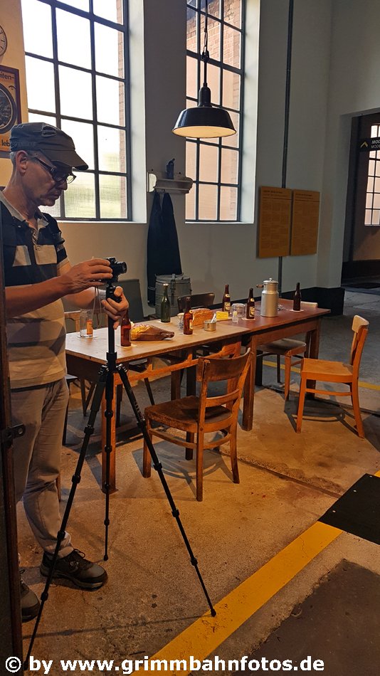 Fotografieren oder historische Brotzeit machen...