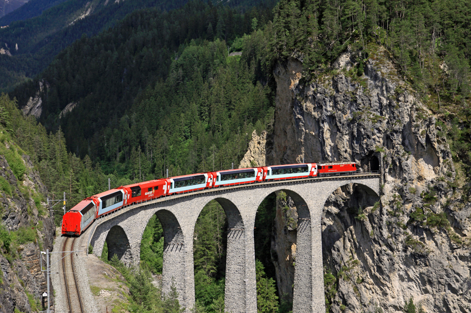 Glacier Express auf dem Landwasser Viadukt