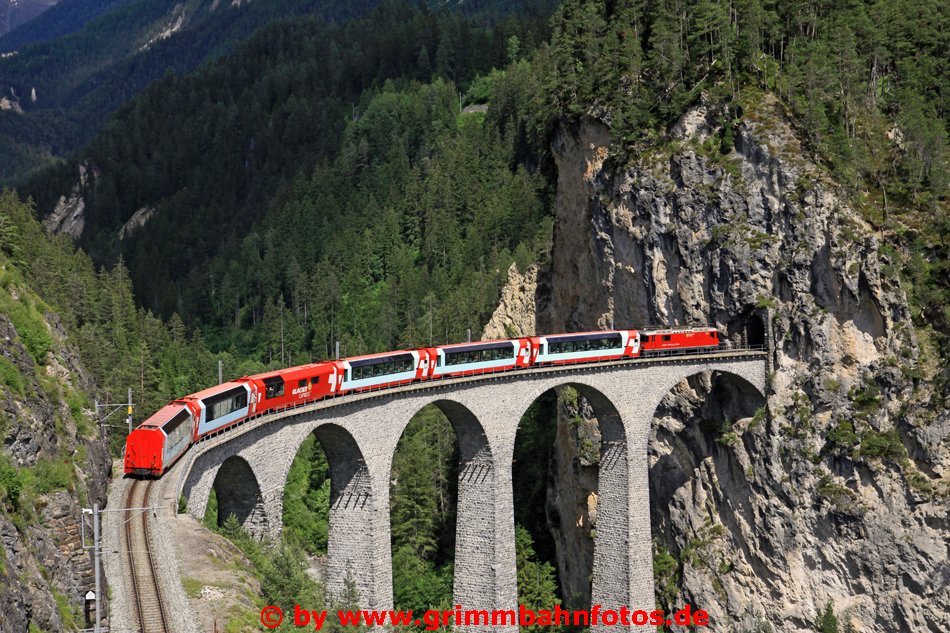 Glacier Express auf dem Landwasser Viadukt