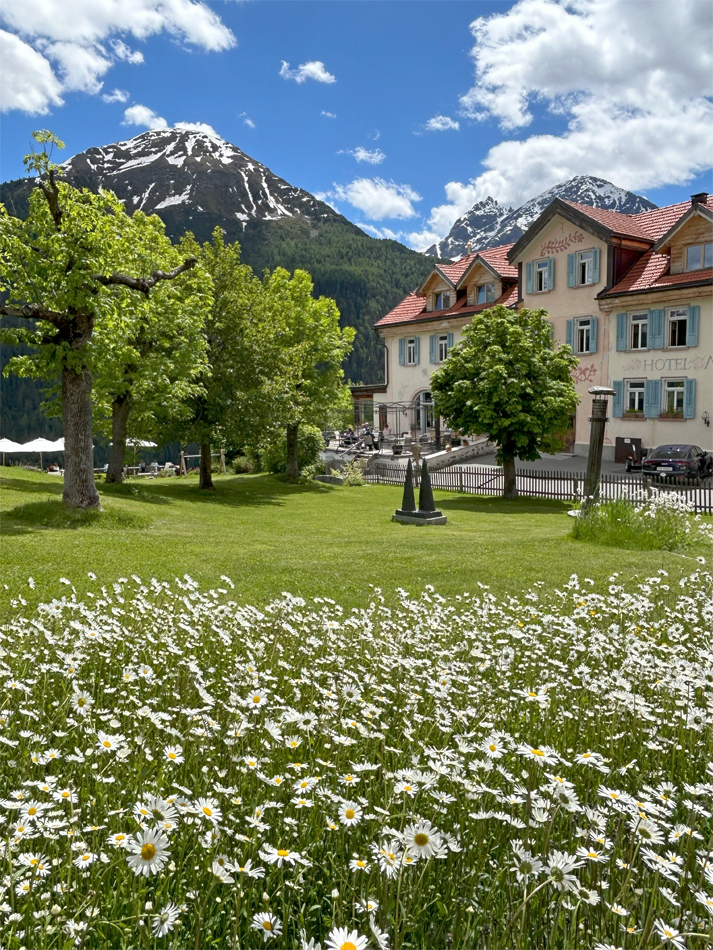 Guarda mit Blumenprcht