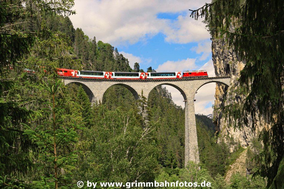 Glacier Express auf dem Landwasser Viadukt