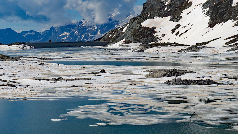 Eisschollen auf dem Lago Bianco