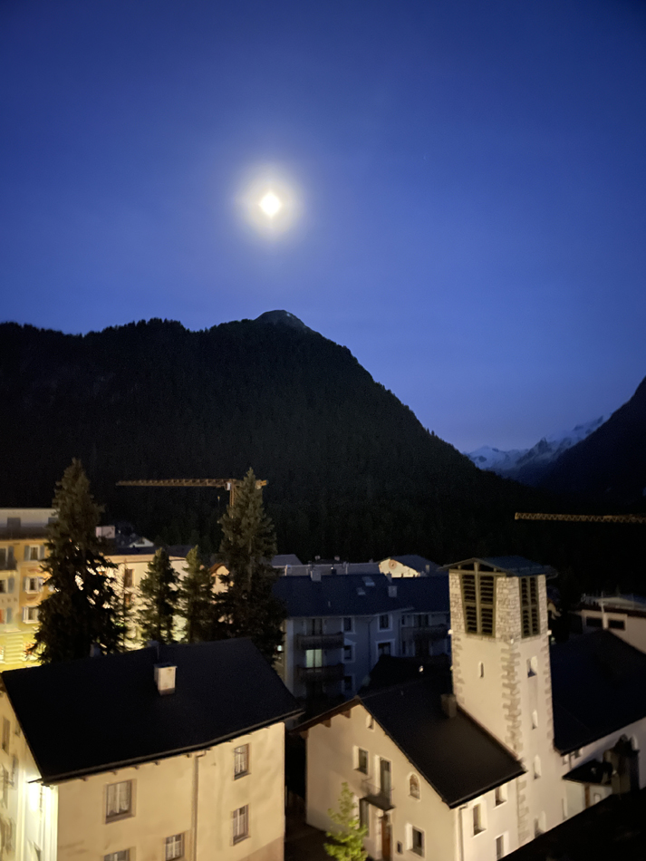 Pontresina, die Nacht bricht an