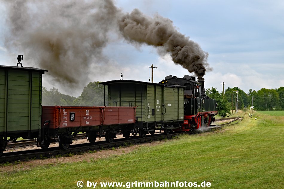 Dampflok 99 618 setzt in Lindenberg um