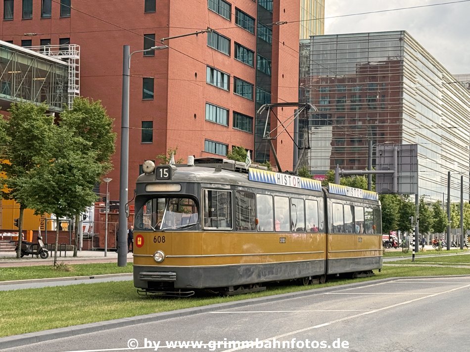 DÜWAG 608 bei Stadtrundfahrt.