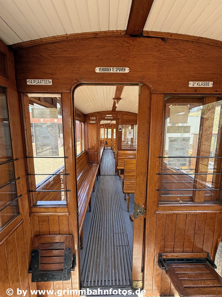 Holzklasse im Museumszug RTM Ouddorp