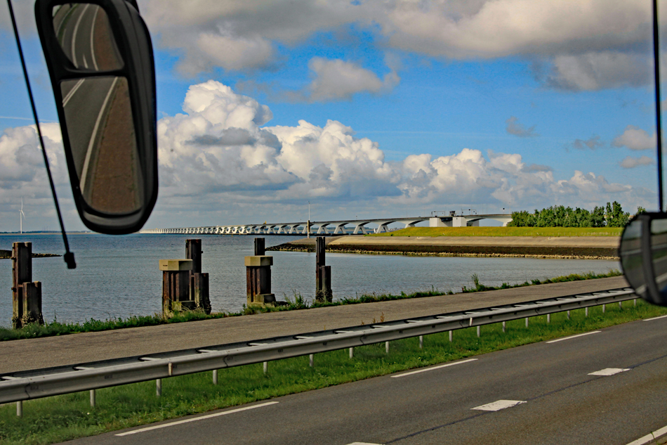 Über die Zeelandbrücke nach Goes
