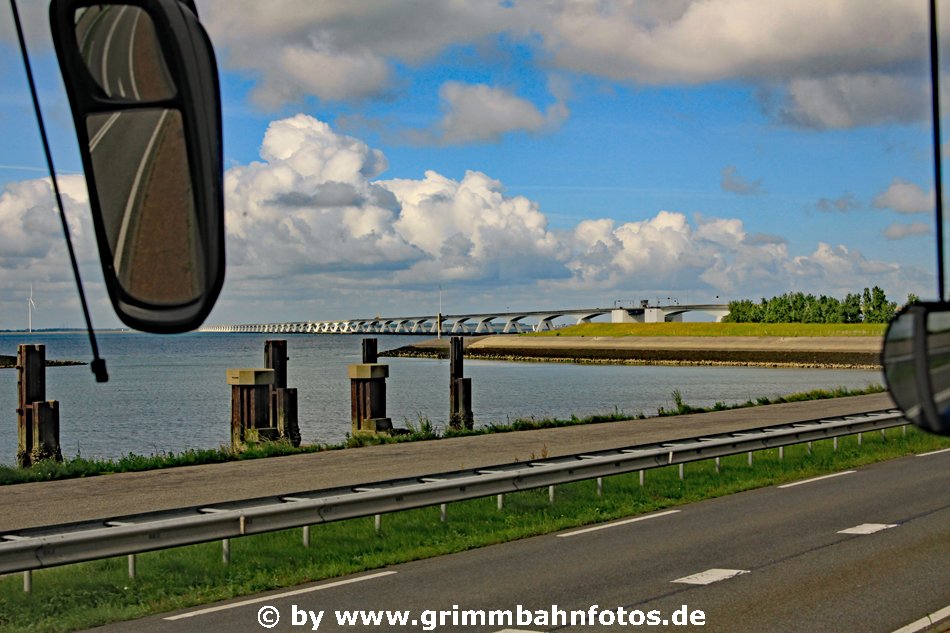 Über die Zeelandbrücke nach Goes