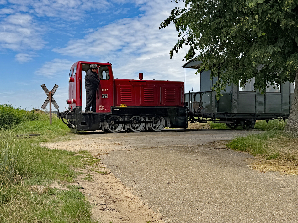 Selfkantbahn Lok 7 auf der Fahrt nach Gillrath