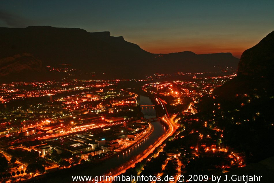 Grenoble bei Nacht