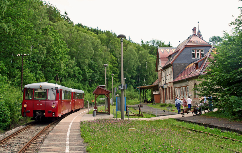 Ferkeltaxe in Faller Bahnhof