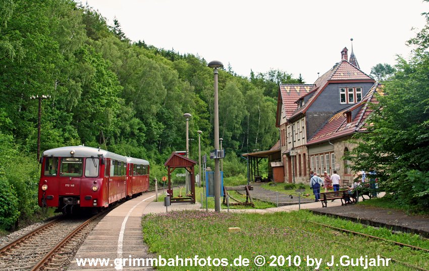 Ferkeltaxe in Faller Bahnhof