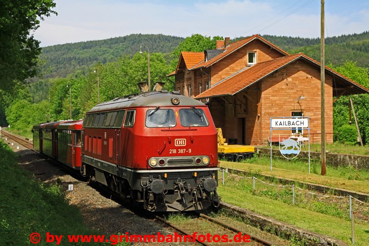 218 387 mit 798 622 beim Zwischenhalt in Kailbach