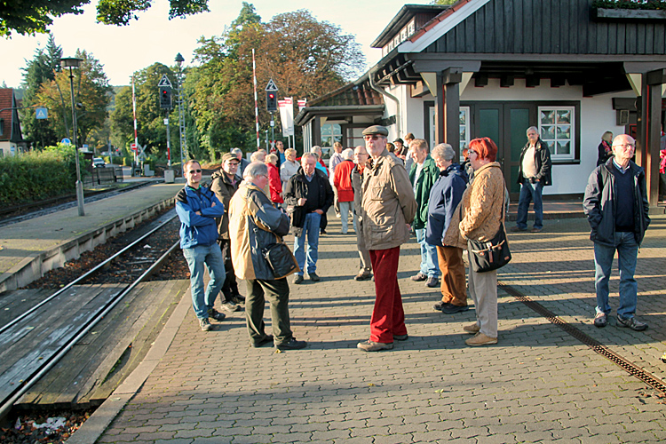 Westerntor, Warten auf den Zug