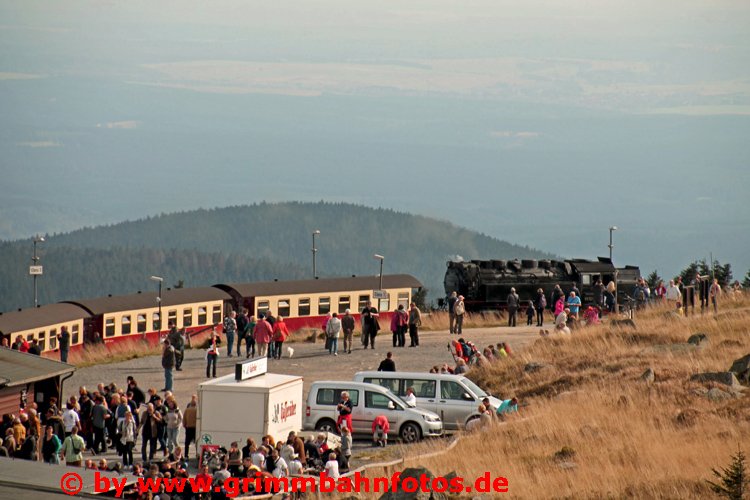 Brockengipfel mit Bier und Dampf