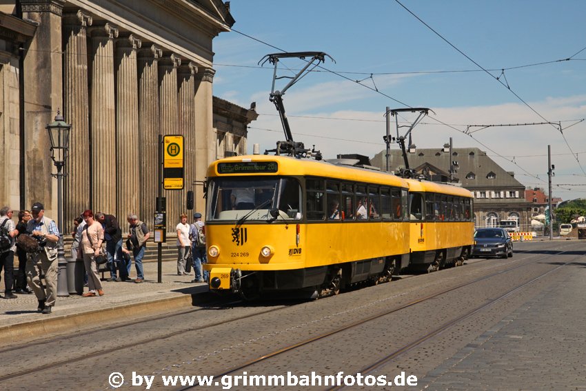 Ausstieg "Theaterplatz" Tatra 224 269