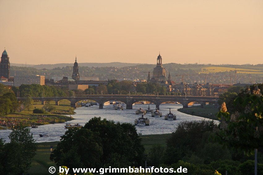 Abendliche Ausfahrt der Elbdampferflotte!