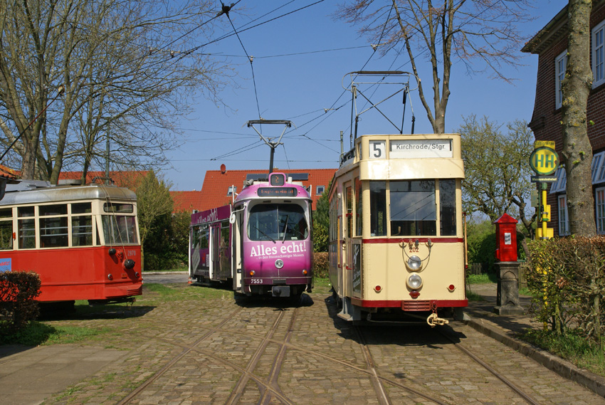 Straba Betrieb vorm Bahnhof Schönberger Strand