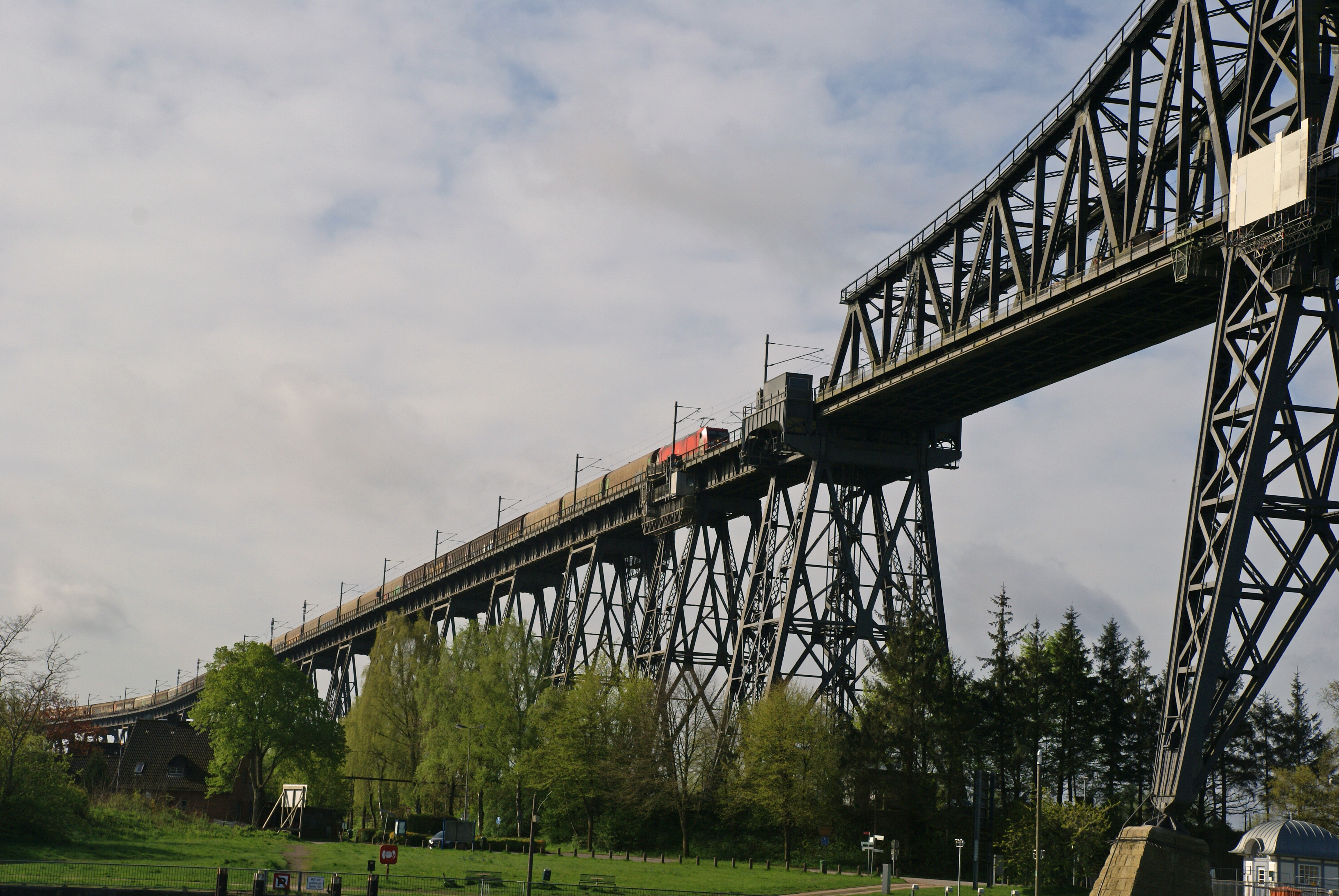 Güterverkehr mit 185 iger auf der Rendsburger Hochbrücke