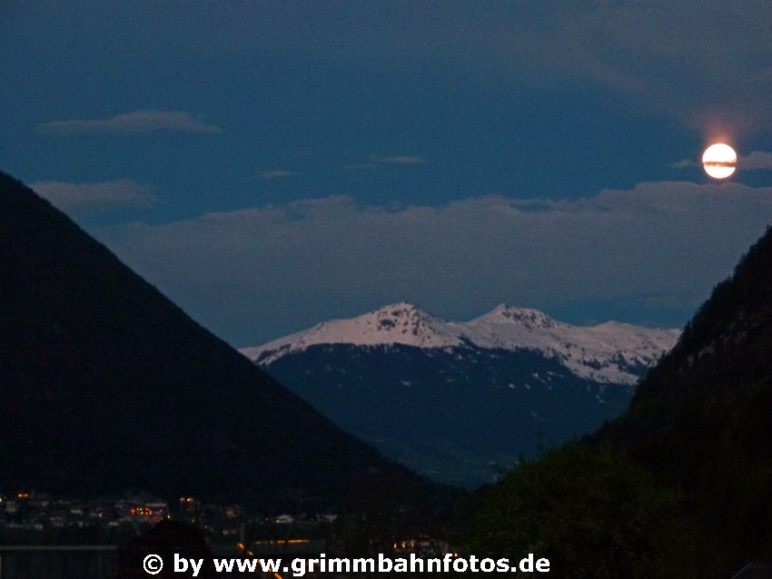 Mond überm Zillertal