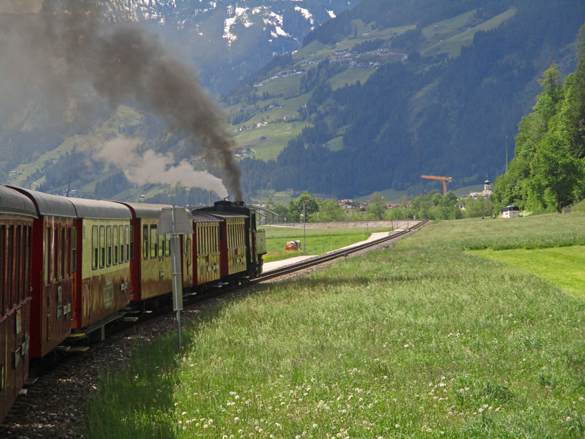 Dampfzug Zillertal, Bus voraus