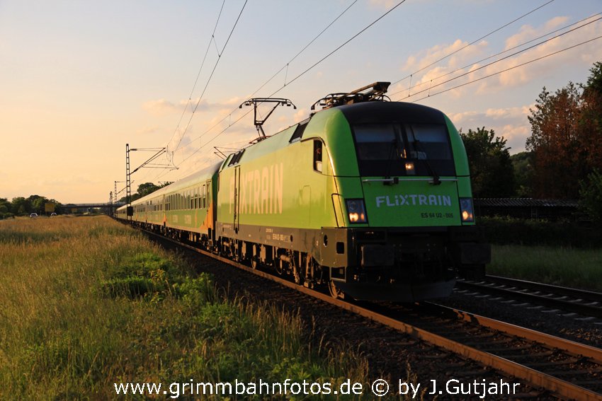 Flixtrain vor Weinheim