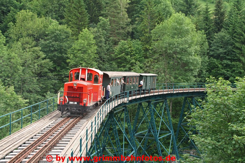 Fotohalt auf markanter Brücke