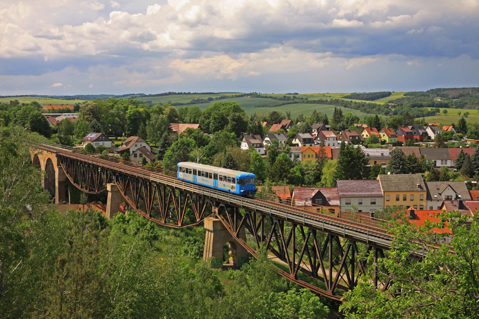 VT 408 auf dem Mansfelder Viadukt