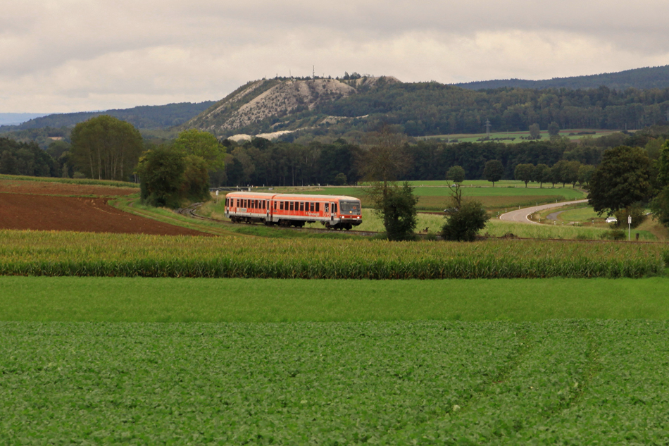 628 256 auf der Kaolinbahn mit Kaolinberg
