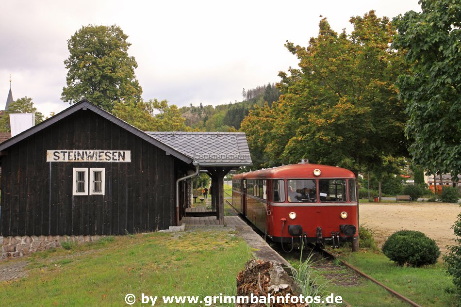 798 731 am Bahnhofsgebäude Steinwiesen