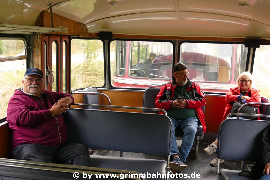 Busfahrer im Schienenbus