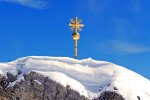 Zugspitz-Gipfelkreuz strahlt golden...